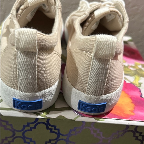 Keds Women's Beige Canvas Sneakers NWOT - Picture 2 of 6